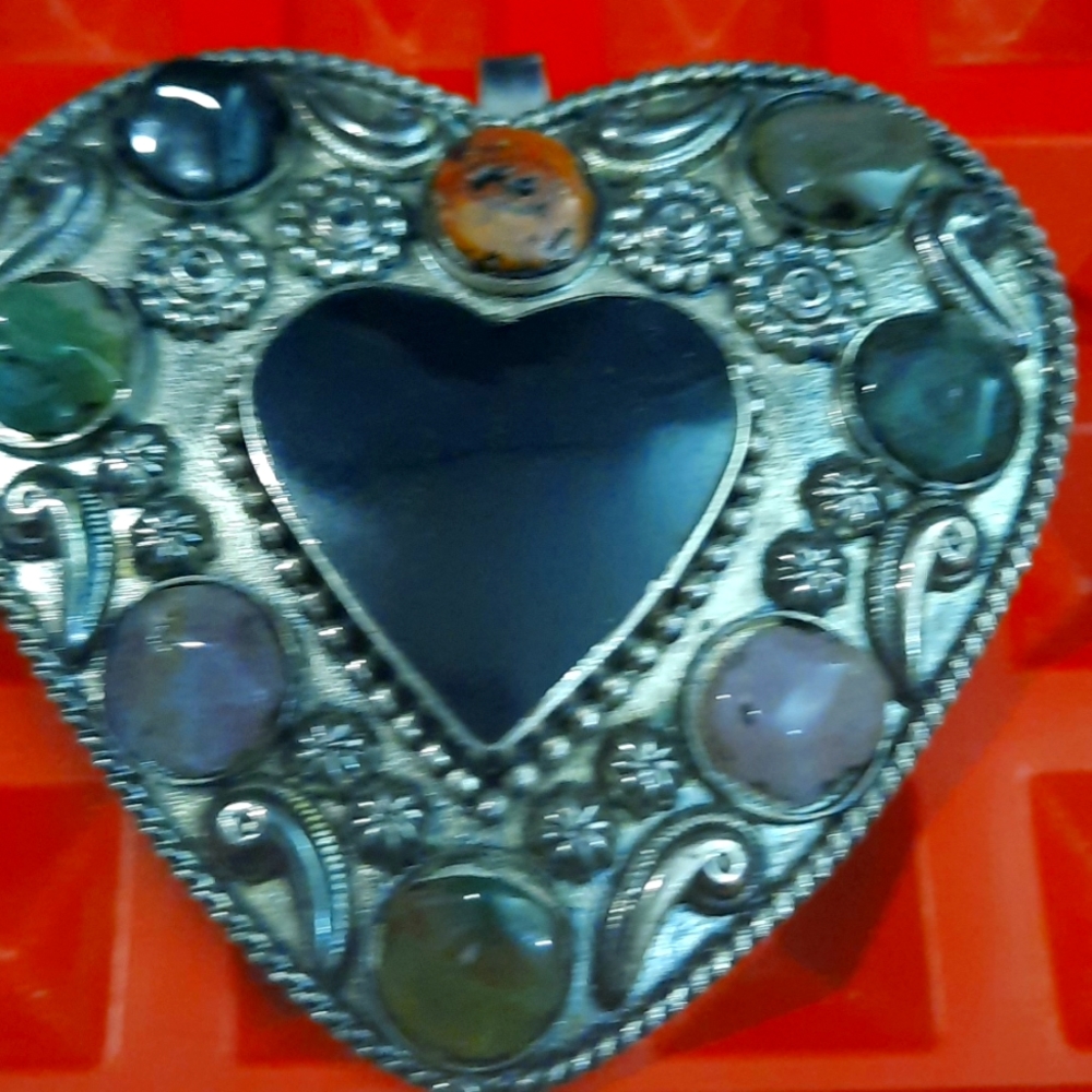Brooche